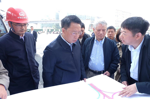 南昌市委副書記、市長劉建洋視察洪都大道快速化改造工程