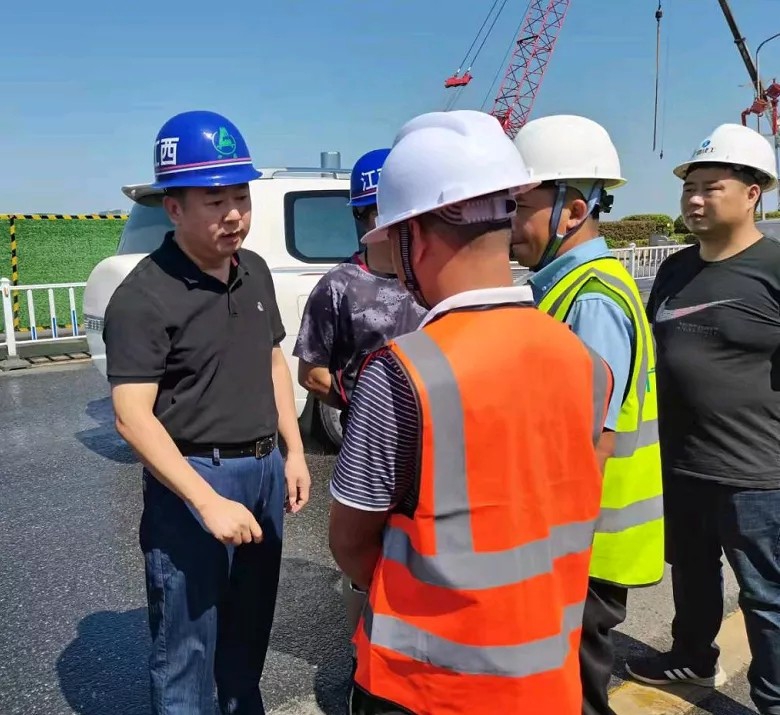 羅輝到沿江中北大道快速路改造工程、真君路隧道工程項目檢查工作