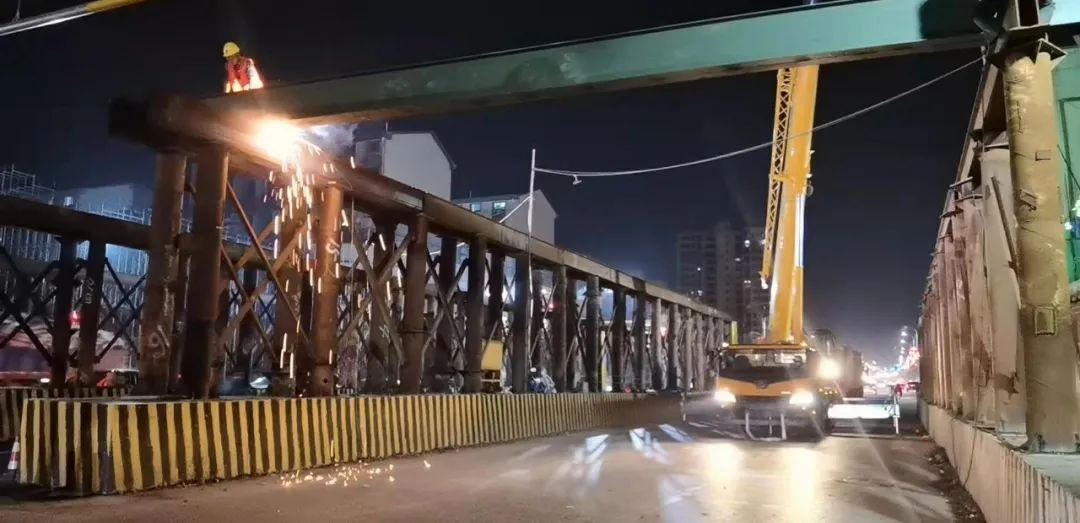 黨委書記、董事長涂建平現(xiàn)場調(diào)度南外環(huán)高速項(xiàng)目工程