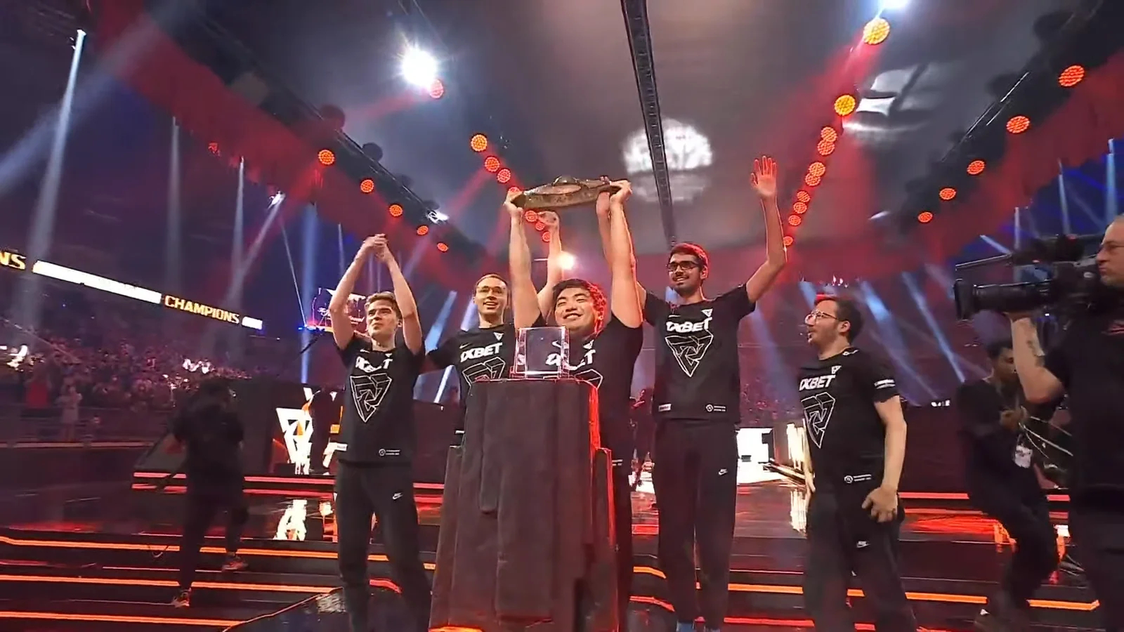 TI15中國(guó)區(qū)預(yù)選賽：AR戰(zhàn)隊(duì)敗者組逆襲一穿五，決勝團(tuán)戰(zhàn)鎖定TI15門(mén)票